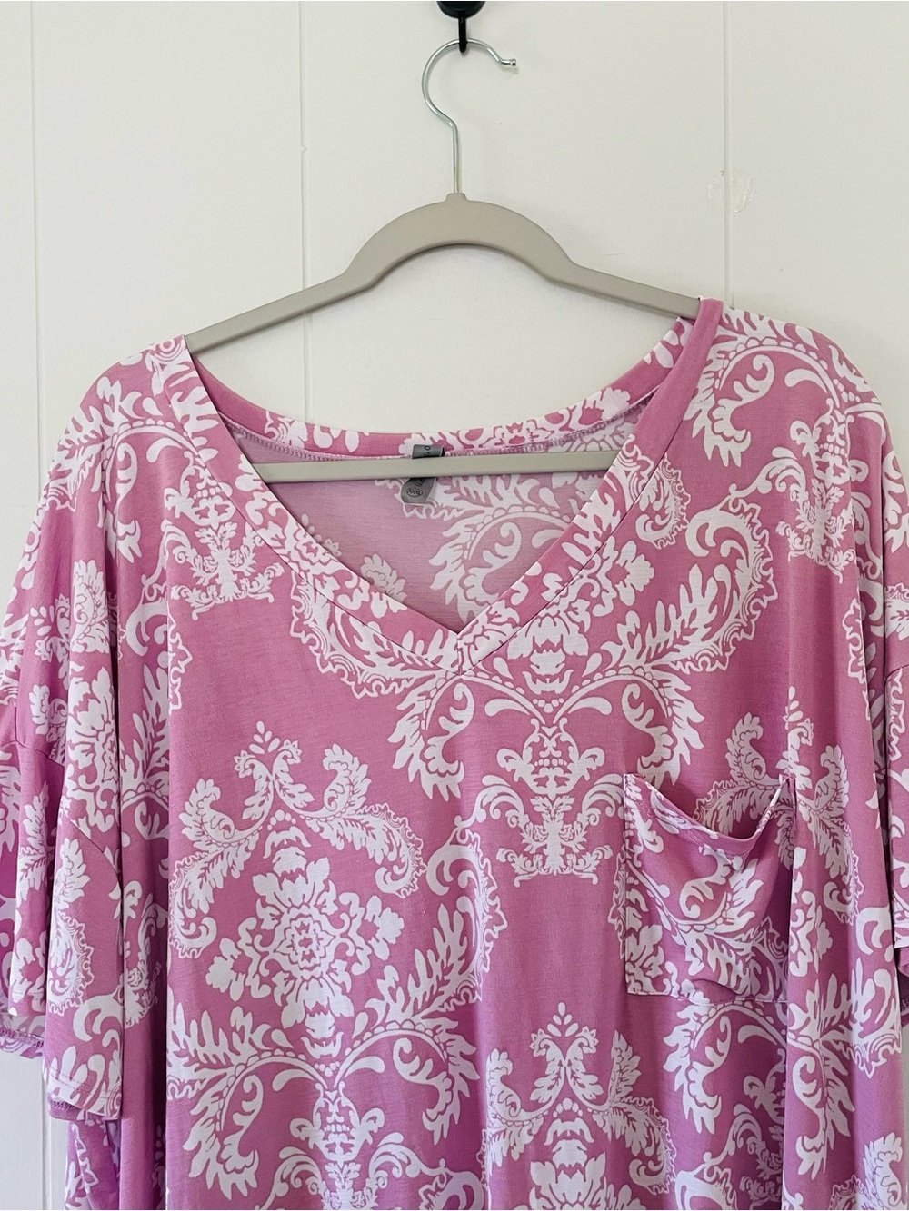 Women's Pink Damask V-Neck Pocket Tee - Picture 2 of 8